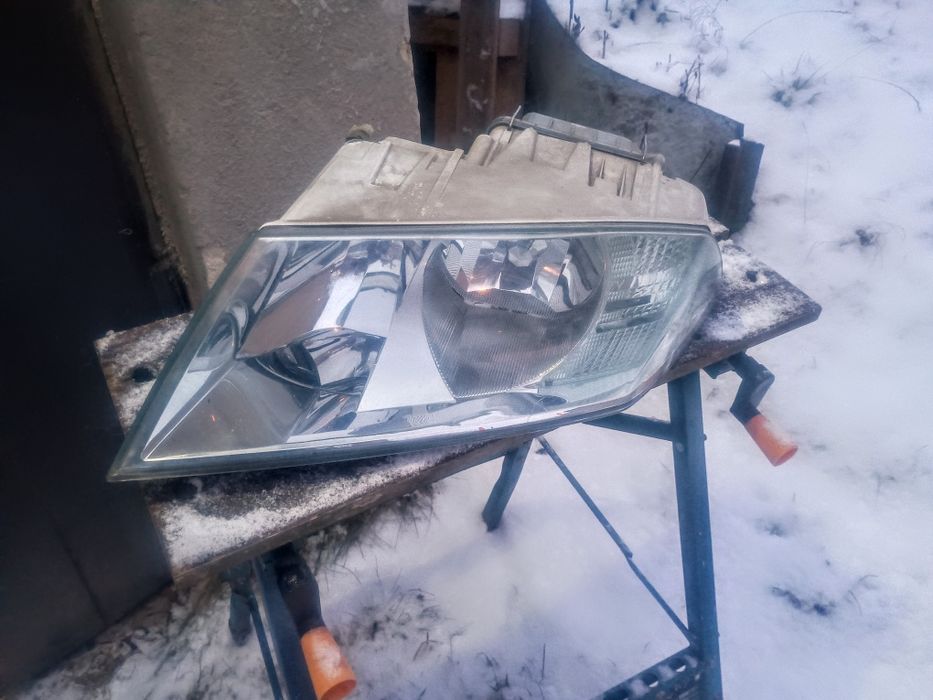 Skoda Octavia II lampa przednia lewa