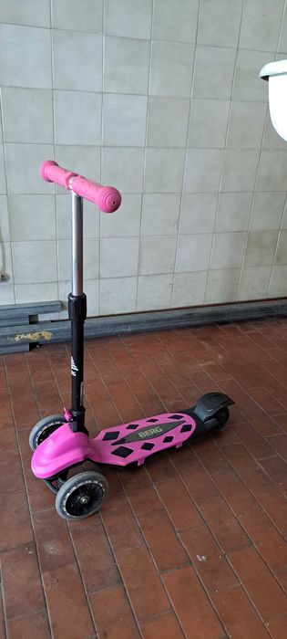 Trotinete Infantil BERG 3 Rodas Rosa - Quase Nova
