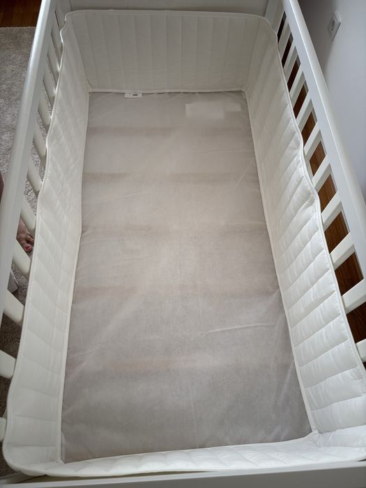 Berço Sundvik com colchão Jätterrött