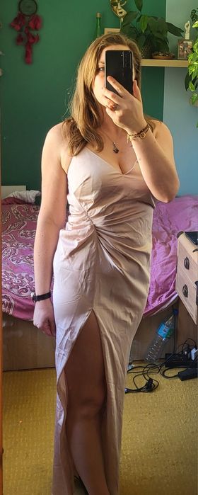 Długa piękną satynowa sukienka beżowa z rozcięciem rozmiar M asos