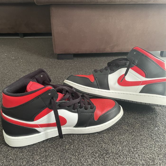 Jordan 1 Mid Bred Toe (2022)