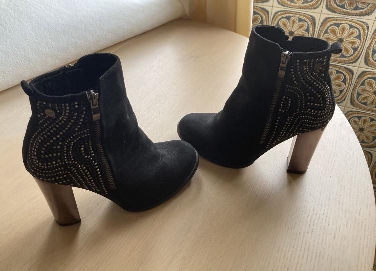 Cada par de botins por 10€