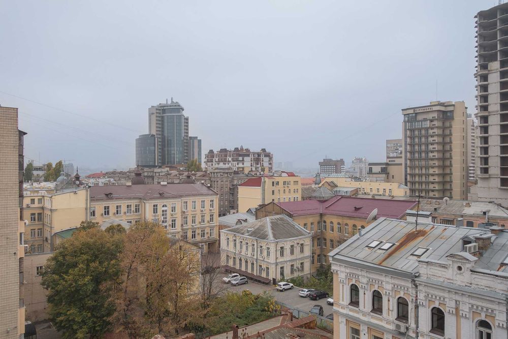 Оренда, вул. Івана Франка, 22-24, 3 кімнати, 180 м², Золоті Ворота