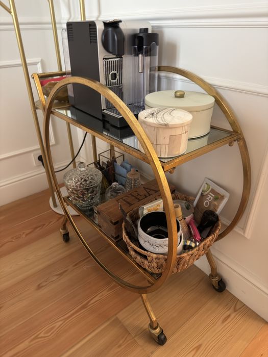 Carro de bar dourado