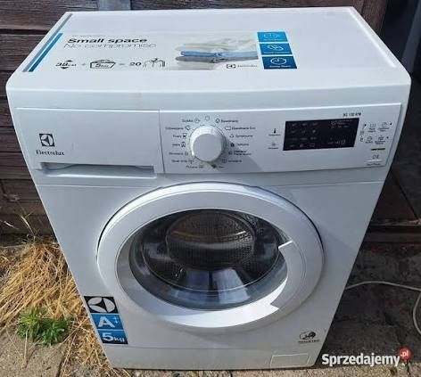 Pralka electrolux slim stan dobry uszkodzone dzwi odbiór na już