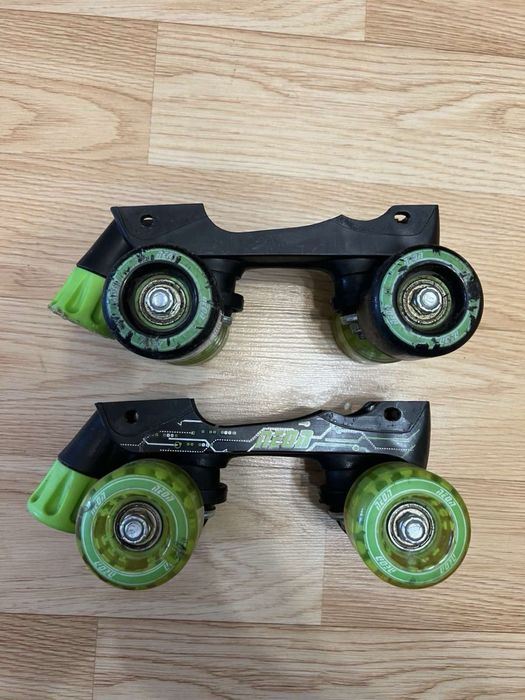 Яскраві дитячі ролики Neon, що світяться! Розмір 30-33 (розсувні)