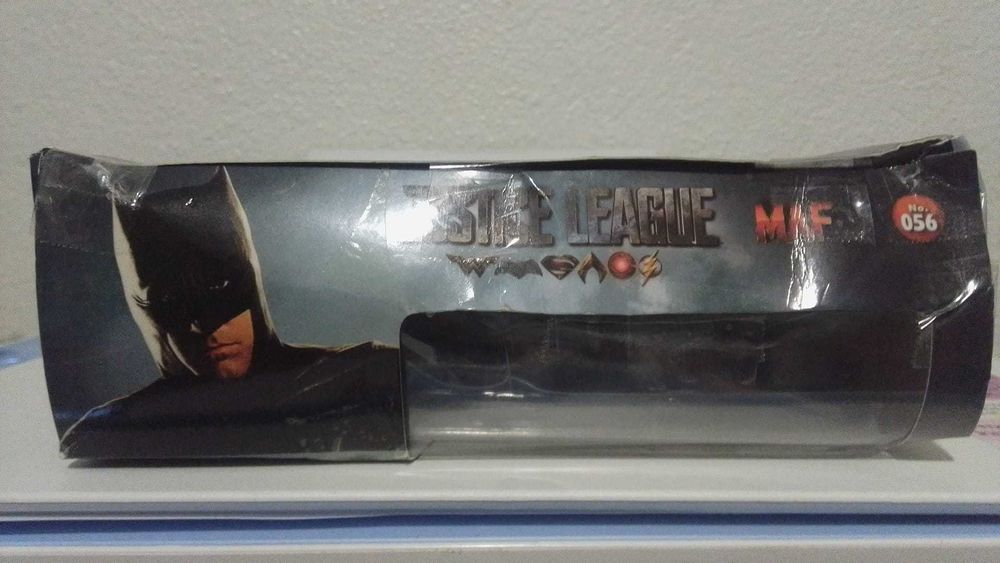 Figura Batman Justice League (MAF) com acessórios