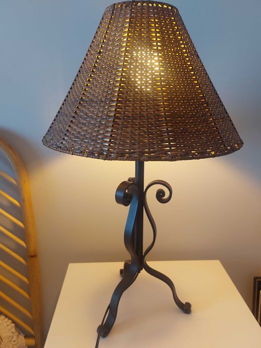 Candeeiro mesa estilo rústico