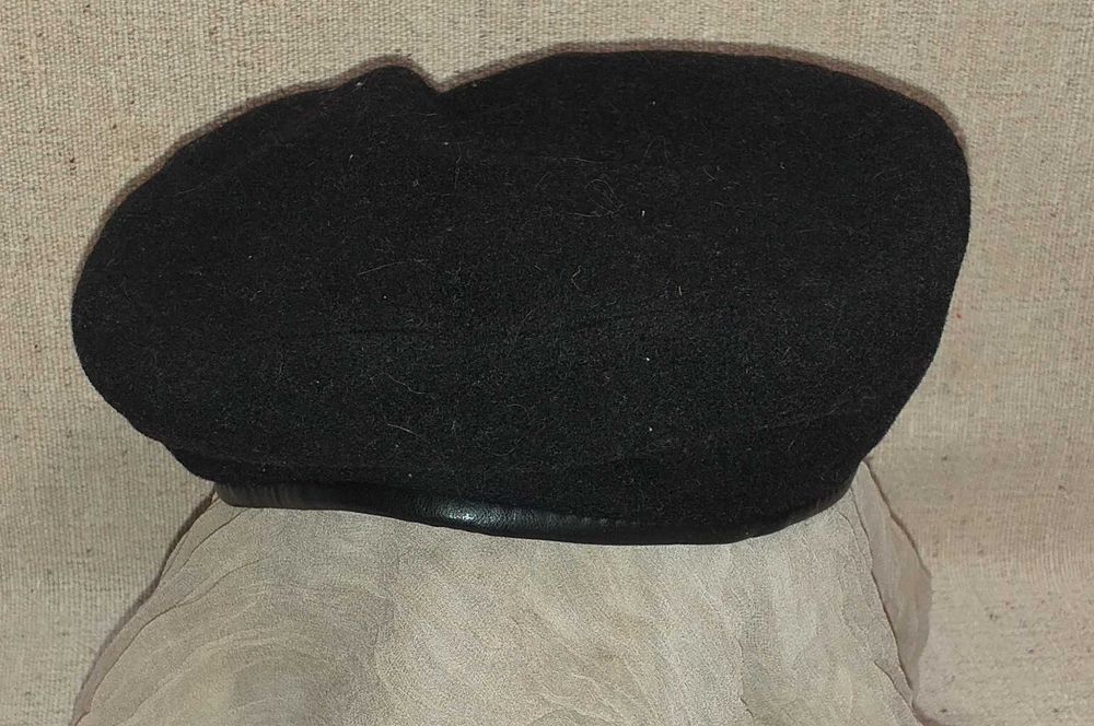 новий вовняний берет