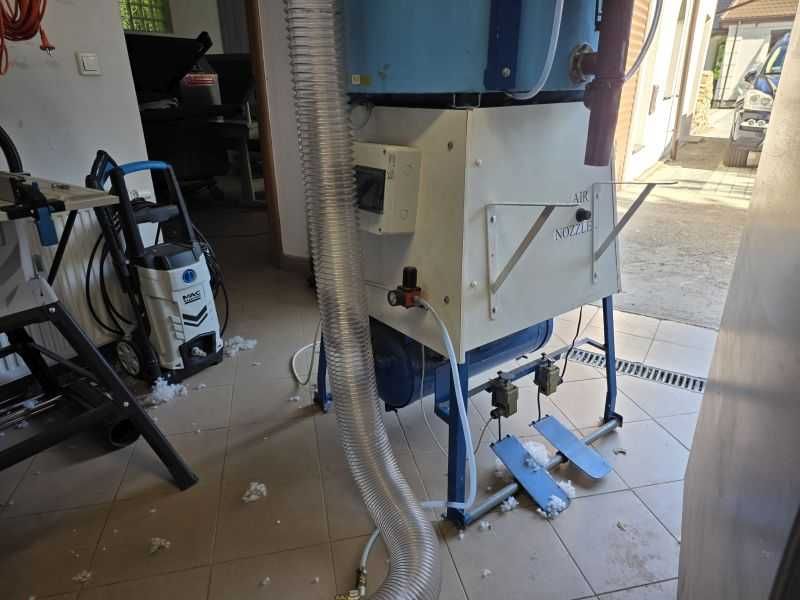 Maszyna do wdmuchiwania,wypychania surowca do  poduszek legowisk itp
