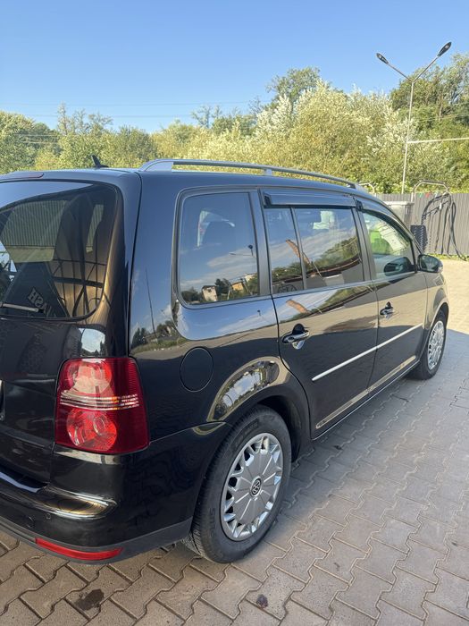Автомобіль Volkswagen Touran