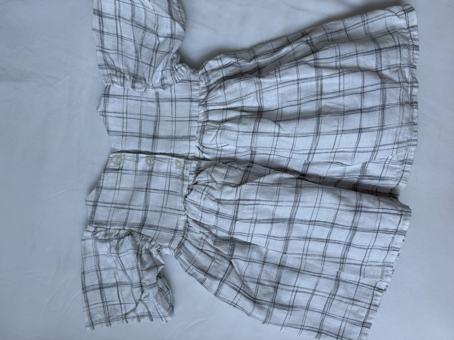 Zestaw sukienek biała w kratę i czerwona z tiulem  Marka NEXT, H&M  Rozmiar 74