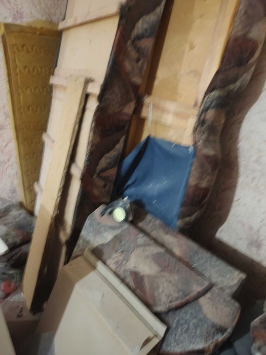 Отдам старую мебель