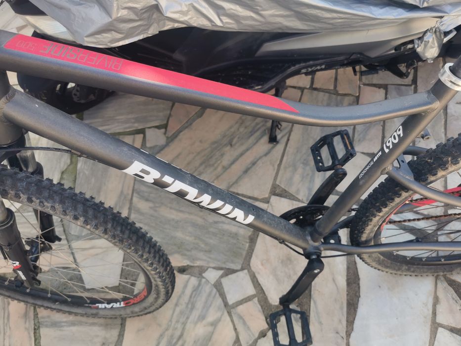 Bicicleta B'twin com  quadro em alumínio