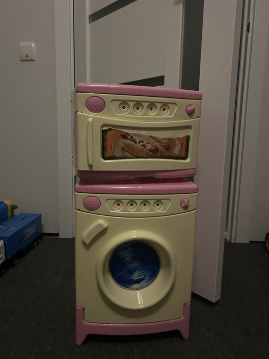 Велика іграшкова пральна машина і мікрохвильовка