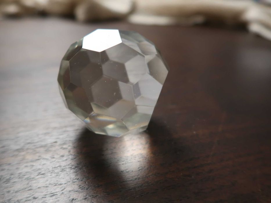 Pesa-papéis de cristal