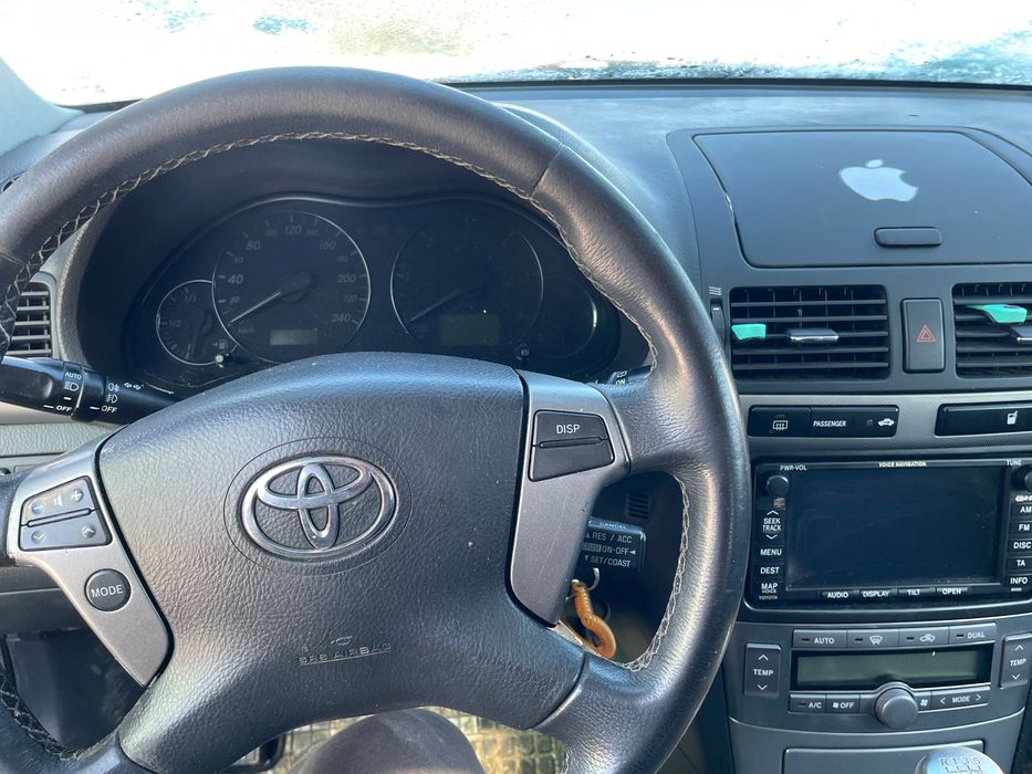 Тойота Авенсіс д4д ідеальний стан