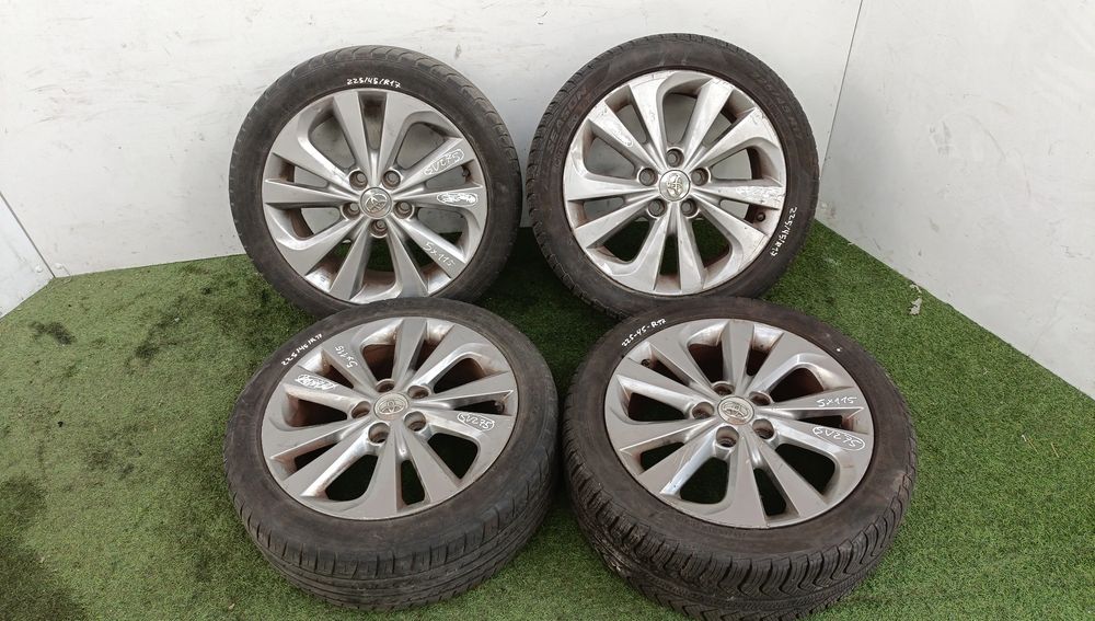 Conjunto de jantes TOYOTA Auris Touring Sports (_E18_)
