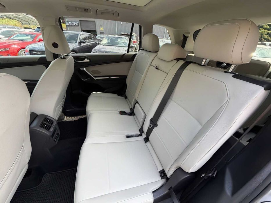 Volkswagen Tiguan      2021