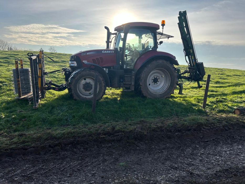 Przedni podnosnik tuz do ciagnika Case