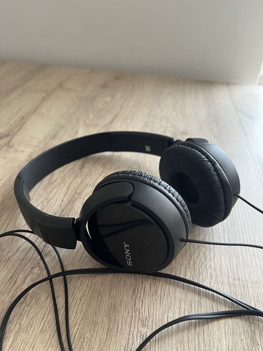 Czarne przewodowe słuchawki nauszne Sony MDR-ZX110