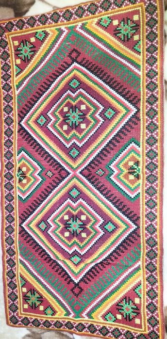 Продам вишитий килим і доріжки