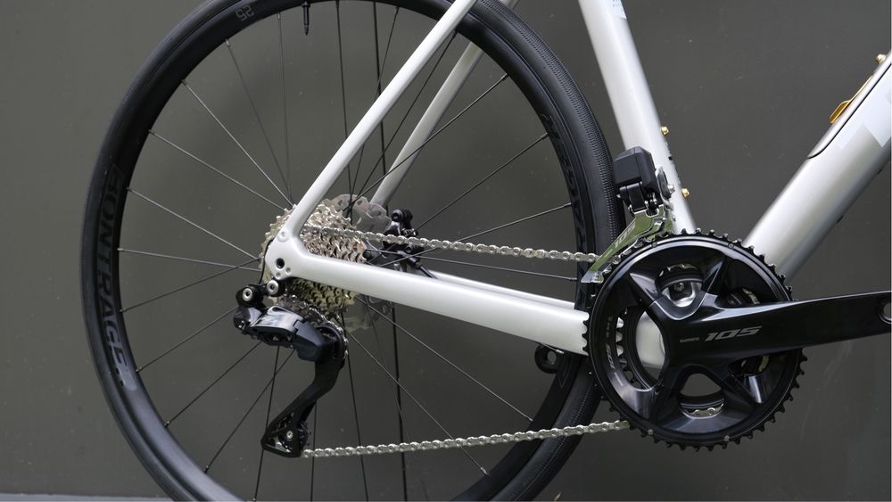 Новий шосейний велосипед Trek Domane SL 6 Shimano 105 Di2 (2025)