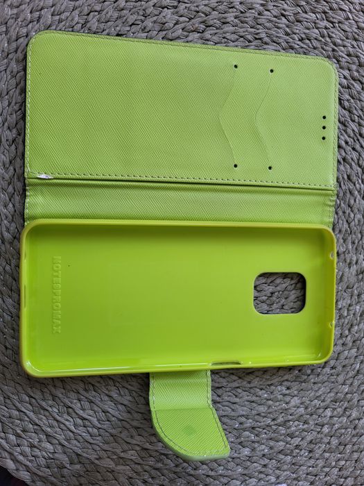 Etui na smartfon w bardzo dobrym stanie