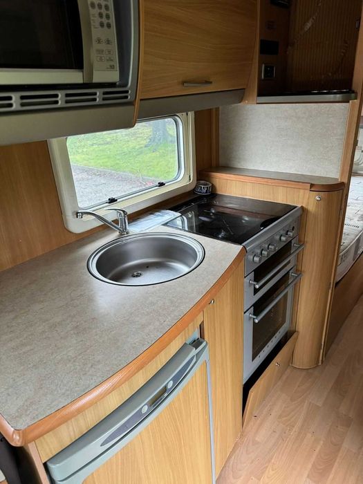 Автодім Swift  2007 рік.  Караван преміум