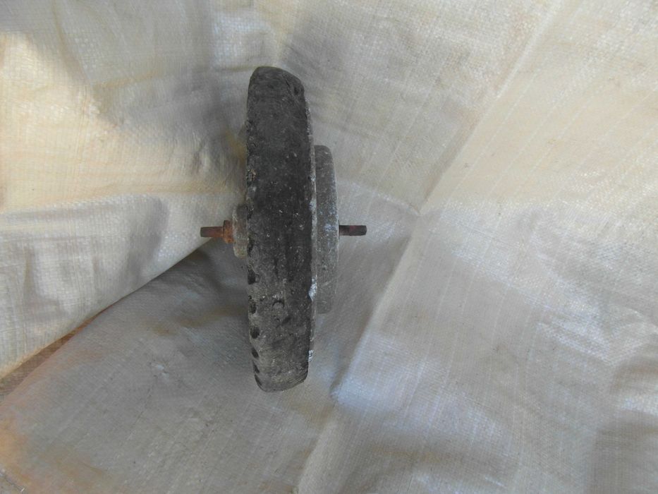 Roda antiga carro mão
