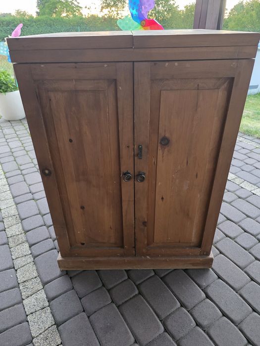 Piękny regał na wino