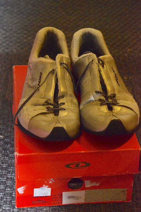 3 Sapatilhas sapatos sabrinas DKNY Donna Karan New York  tamanho 37