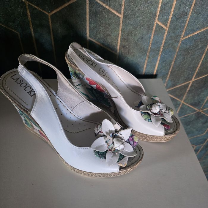 Sandały na koturnie Lasocki Nowe 35