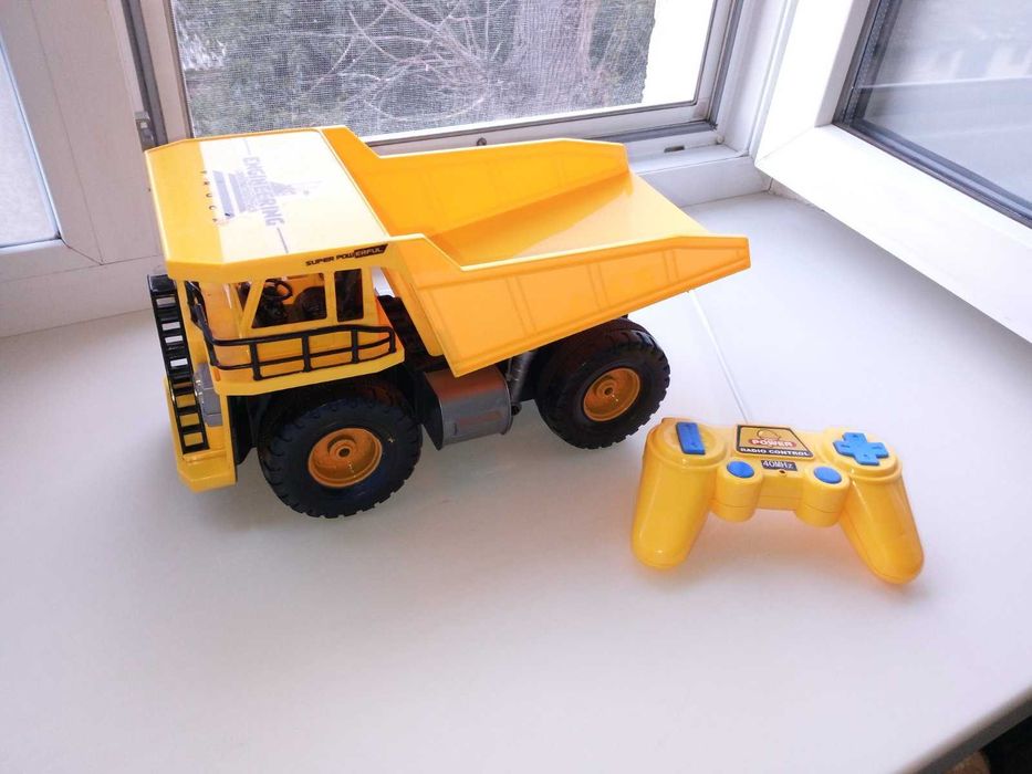 Машина самосвал на радиоуправлении