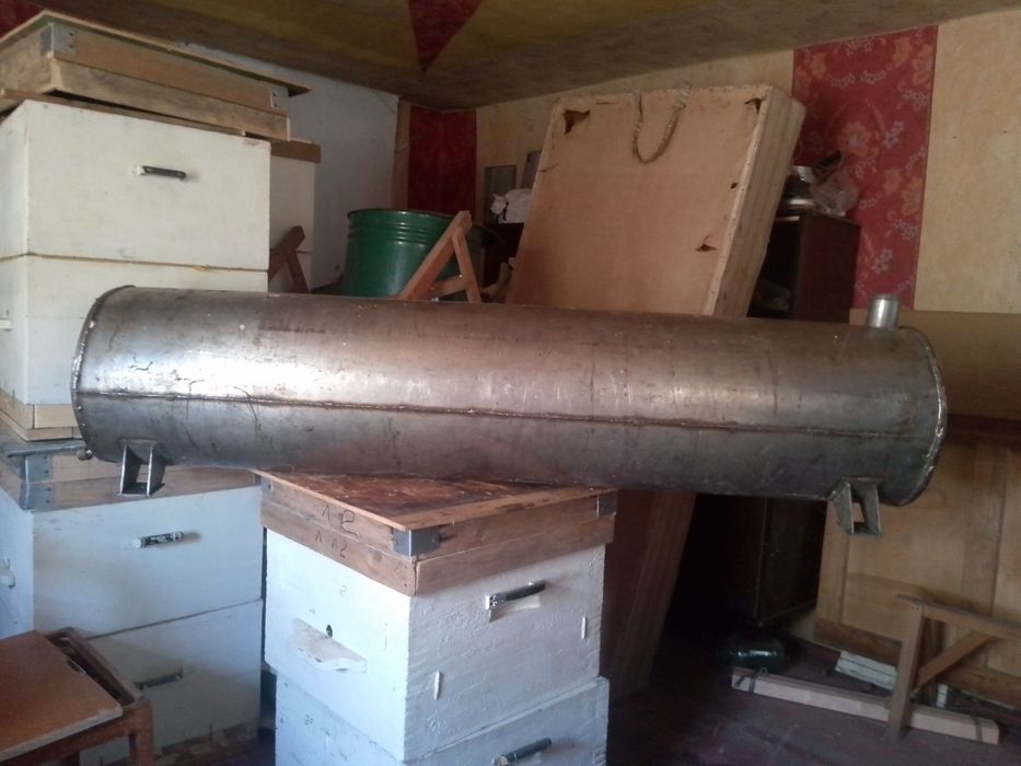 Бак цилиндричнской формы на ножках САМОВЫВОЗ из нержавеющей стали