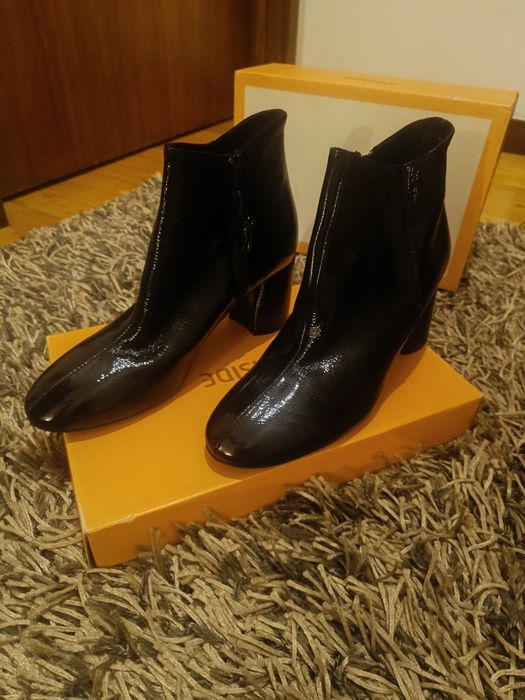 Botins em pele/ verniz  tam.39