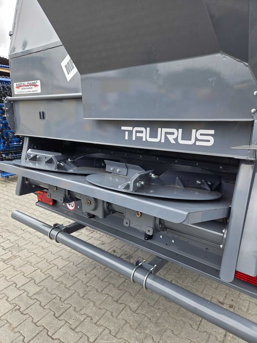 OD RĘKI Rozrzutnik obornika Metal-Fach Taurus N272/2