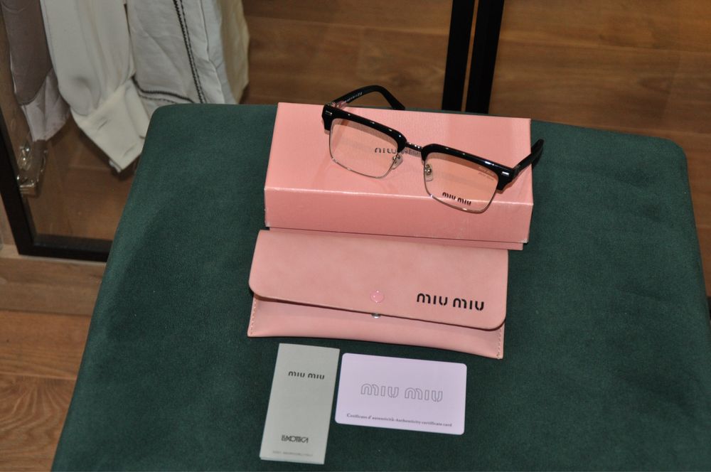 Окуляри miu miu стильові