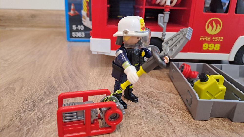 Playmobil wóz strażacki z armatką wodną 5363