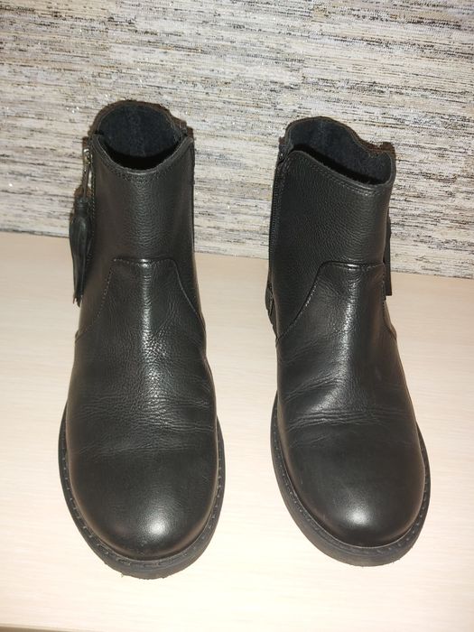 Продам ботинки осение 35 размер
