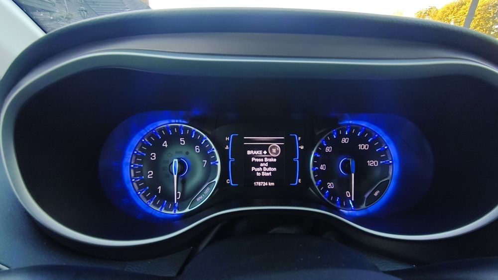 Chrysler Pacifica 8 osób