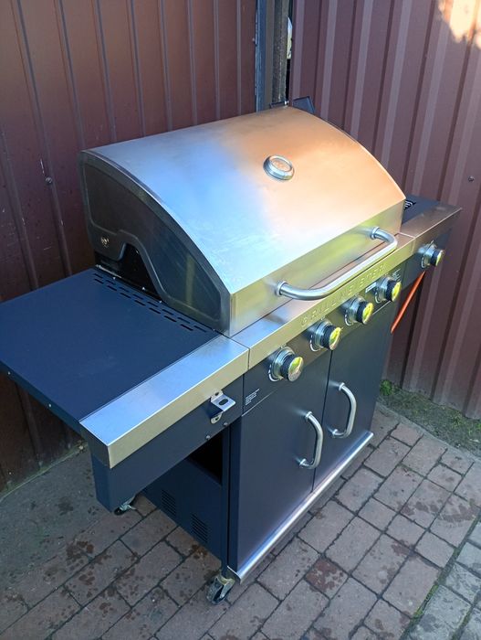 Duży grill gazowy
