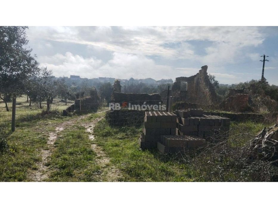 Terreno misto com 3080 m2, em Delongo