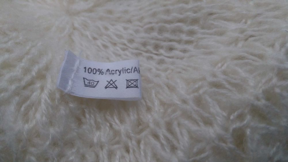 Берет вязаный из пряжи «паутинка» 100% акрил, молочный цвет.