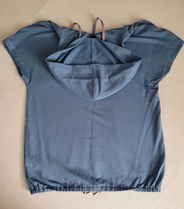 T-shirt damski z kapturem