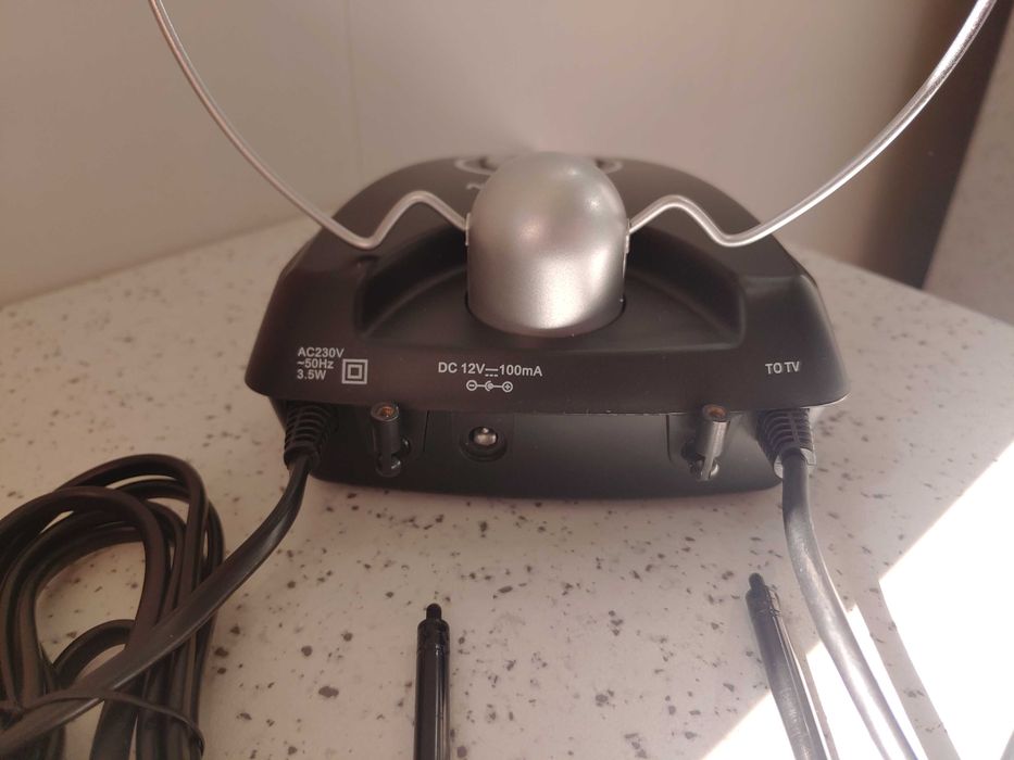 Антенна комнатная с усилителем THOMSON ANT517