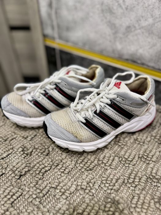 Продам кросівки Adidas.