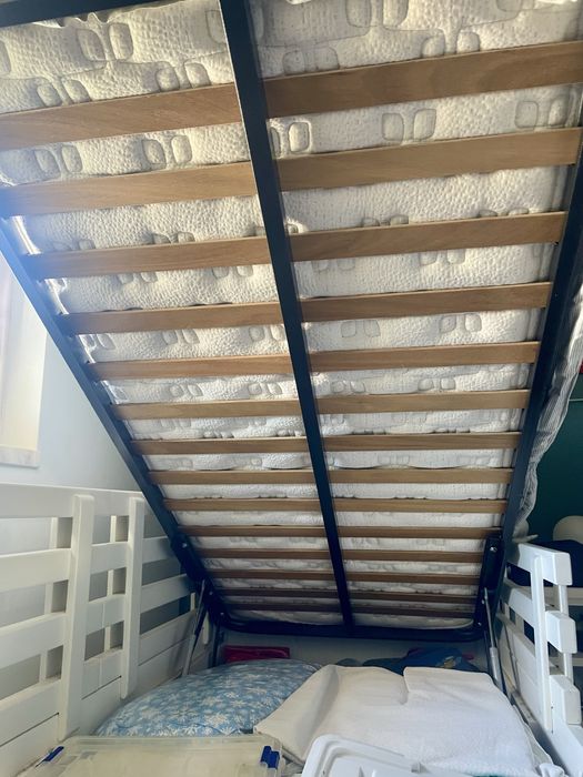 Cama + colchão + estrado elevatório como NOVOS