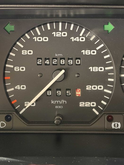 VW Transporter T4 1994 — Legalizada, Especial Dormitório — Painel Solar + Bateria de Serviço — 242.000 km
