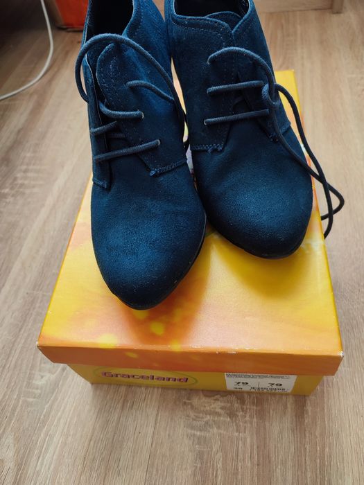 Półbuty granatowe sznurowane